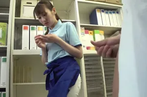 Một cuộc hẹn hò thực sự với một sinh viên đại học làm việc trong một nhà máy để quan hệ tình dục trong một ngôi nhà cho thuê